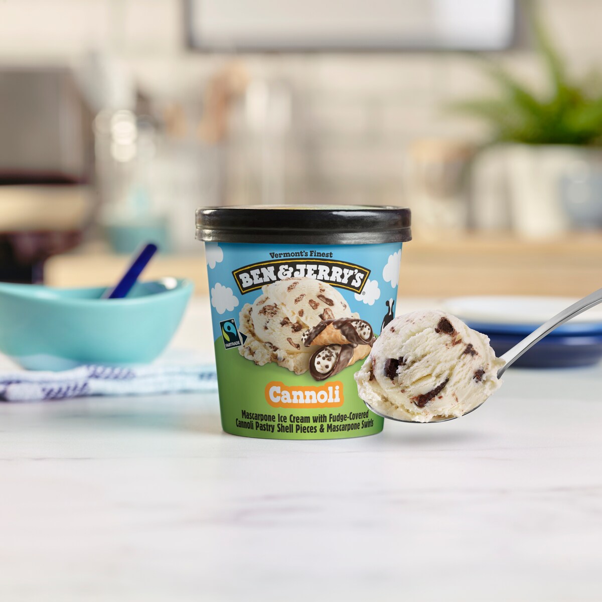 Cannoli Ice Cream - Pint 1 / 3