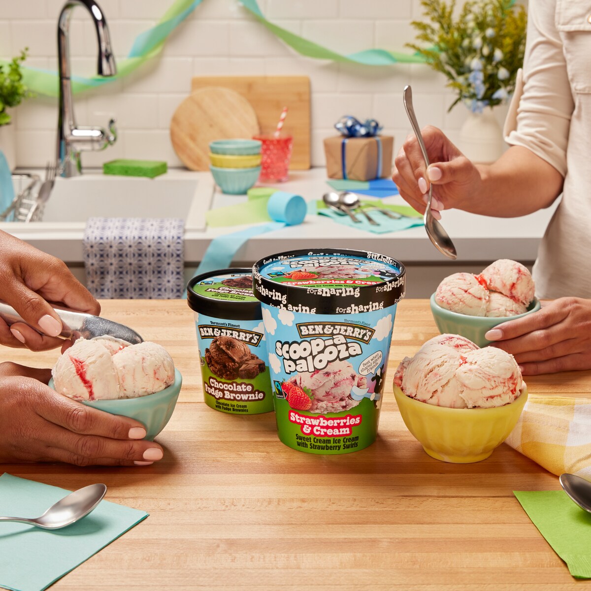 Strawberries & Cream Scoop-apalooza - 28oz 2 / 9